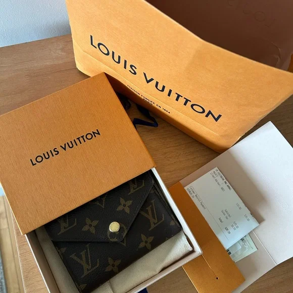 Louis Vuitton Victorine Wallet Monogram - Picture 3 of 6